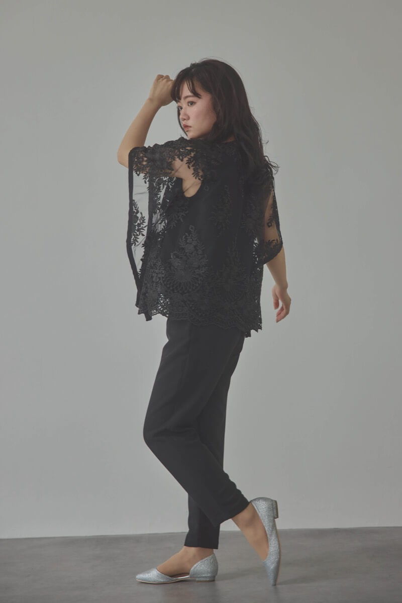 ブラックのバタフライスリーブパンツドレス