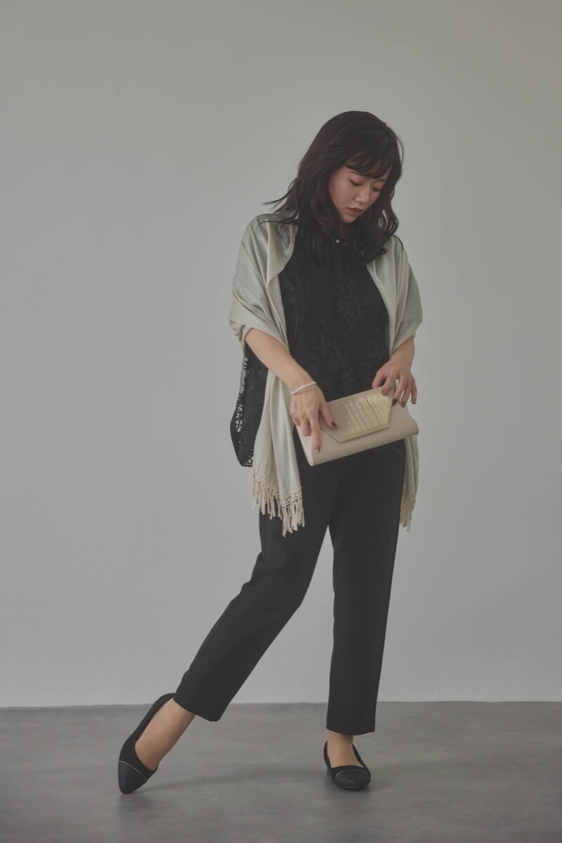 ブラックのバタフライスリーブパンツドレス