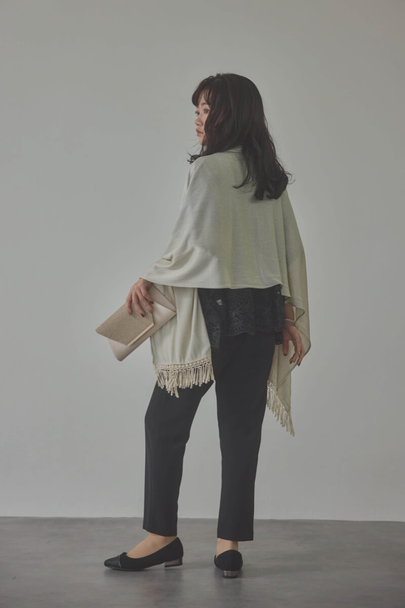 ブラックのバタフライスリーブパンツドレス