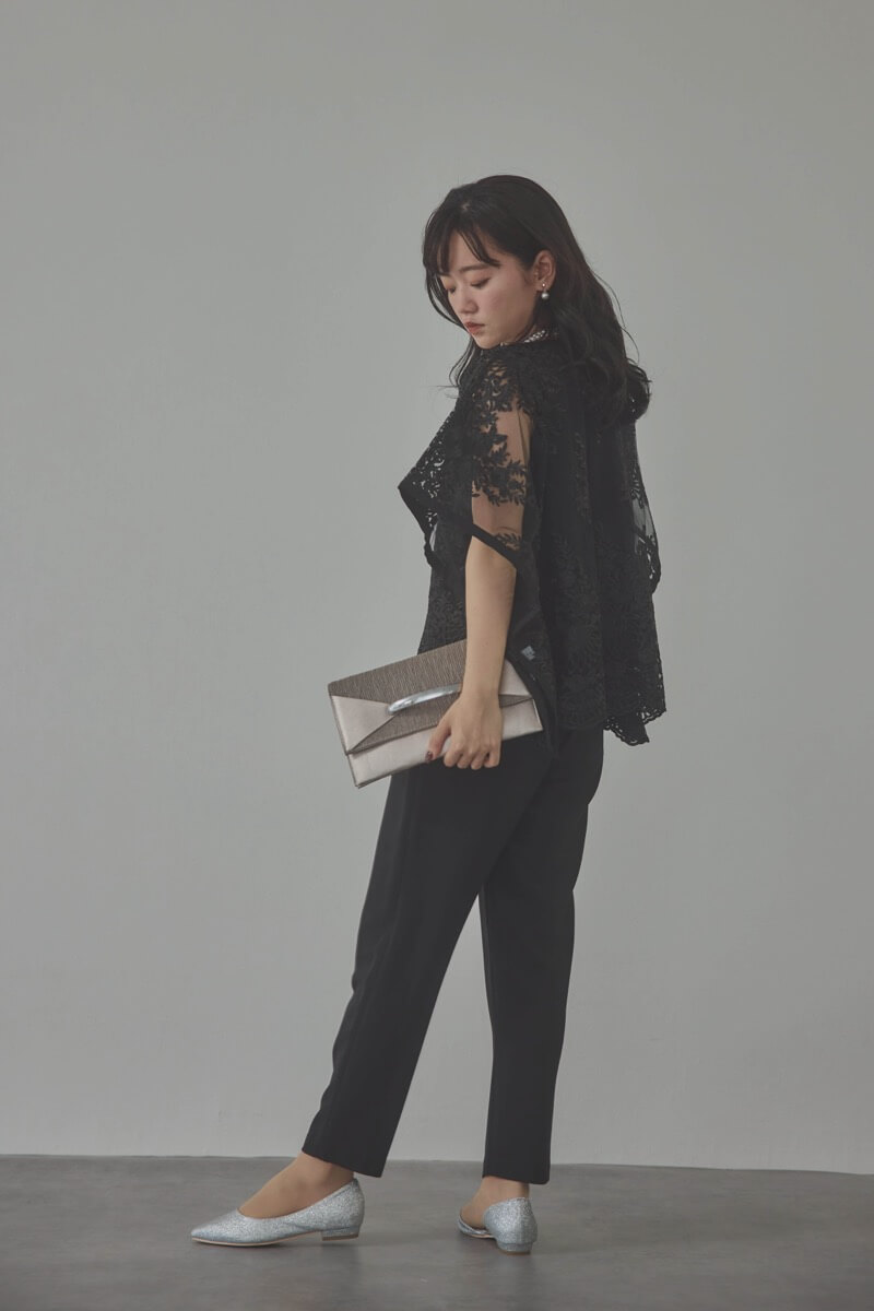 ブラックのバタフライスリーブパンツドレス