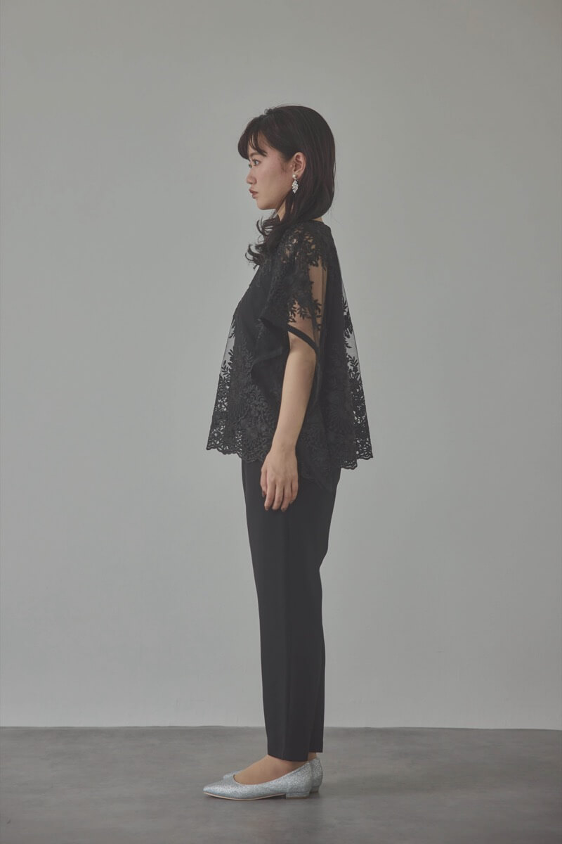 ブラックのバタフライスリーブパンツドレス