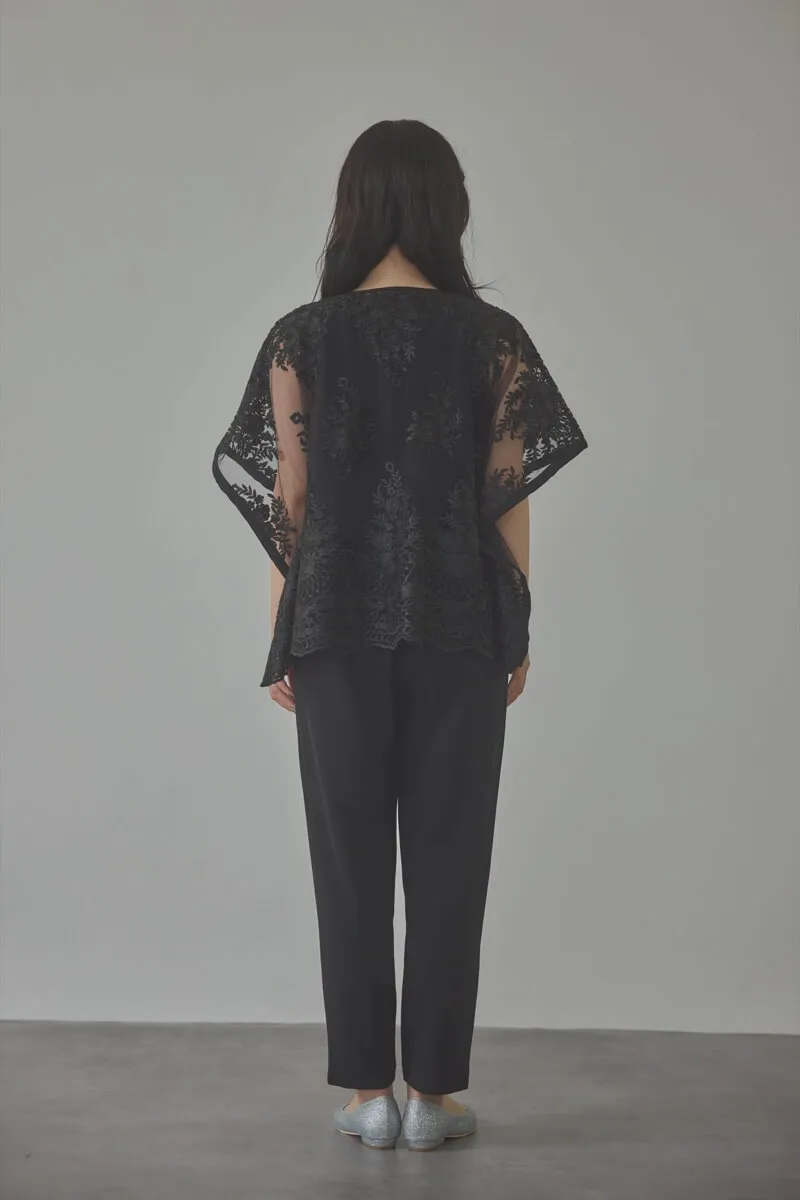 ブラックのバタフライスリーブパンツドレス