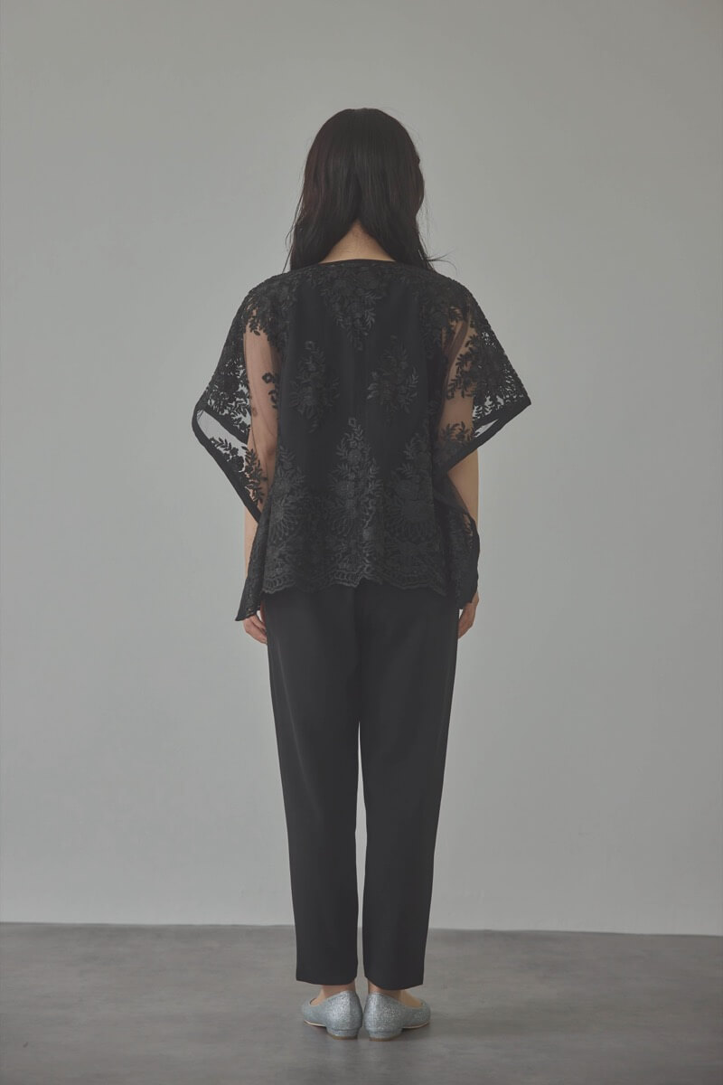 ブラックのバタフライスリーブパンツドレス