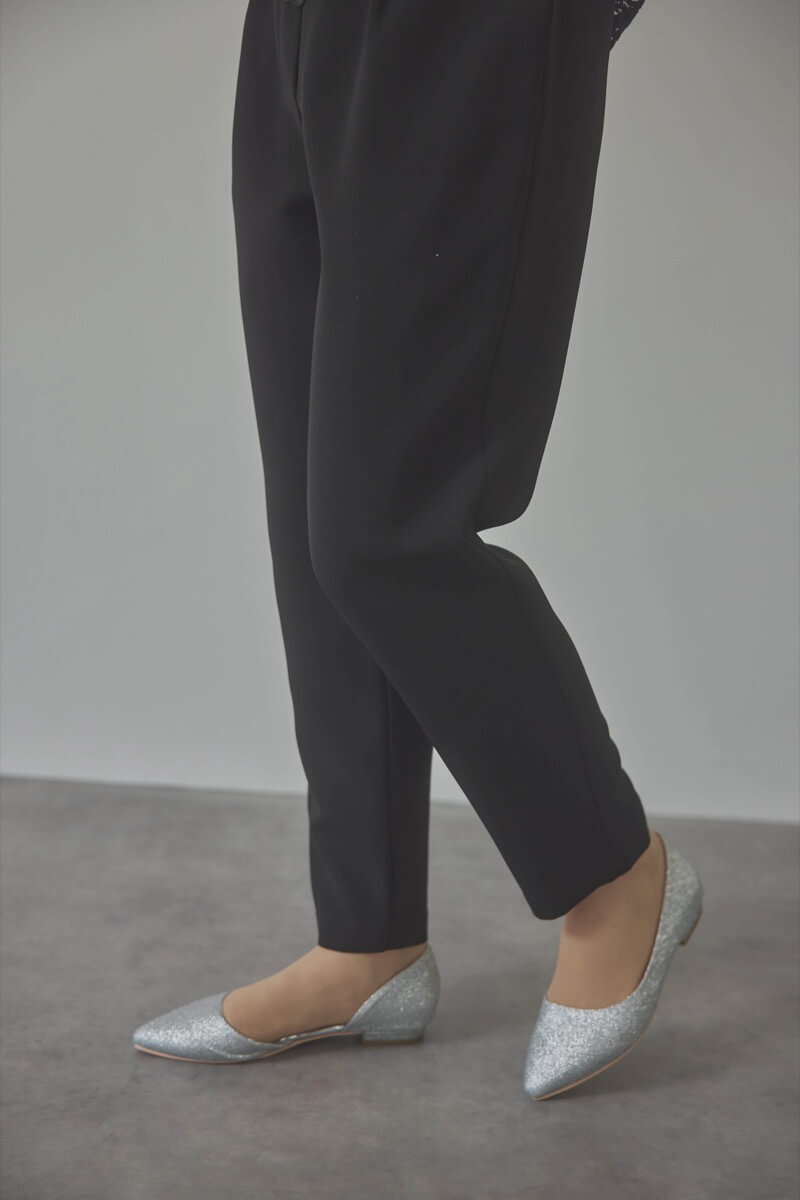 ブラックのバタフライスリーブパンツドレス