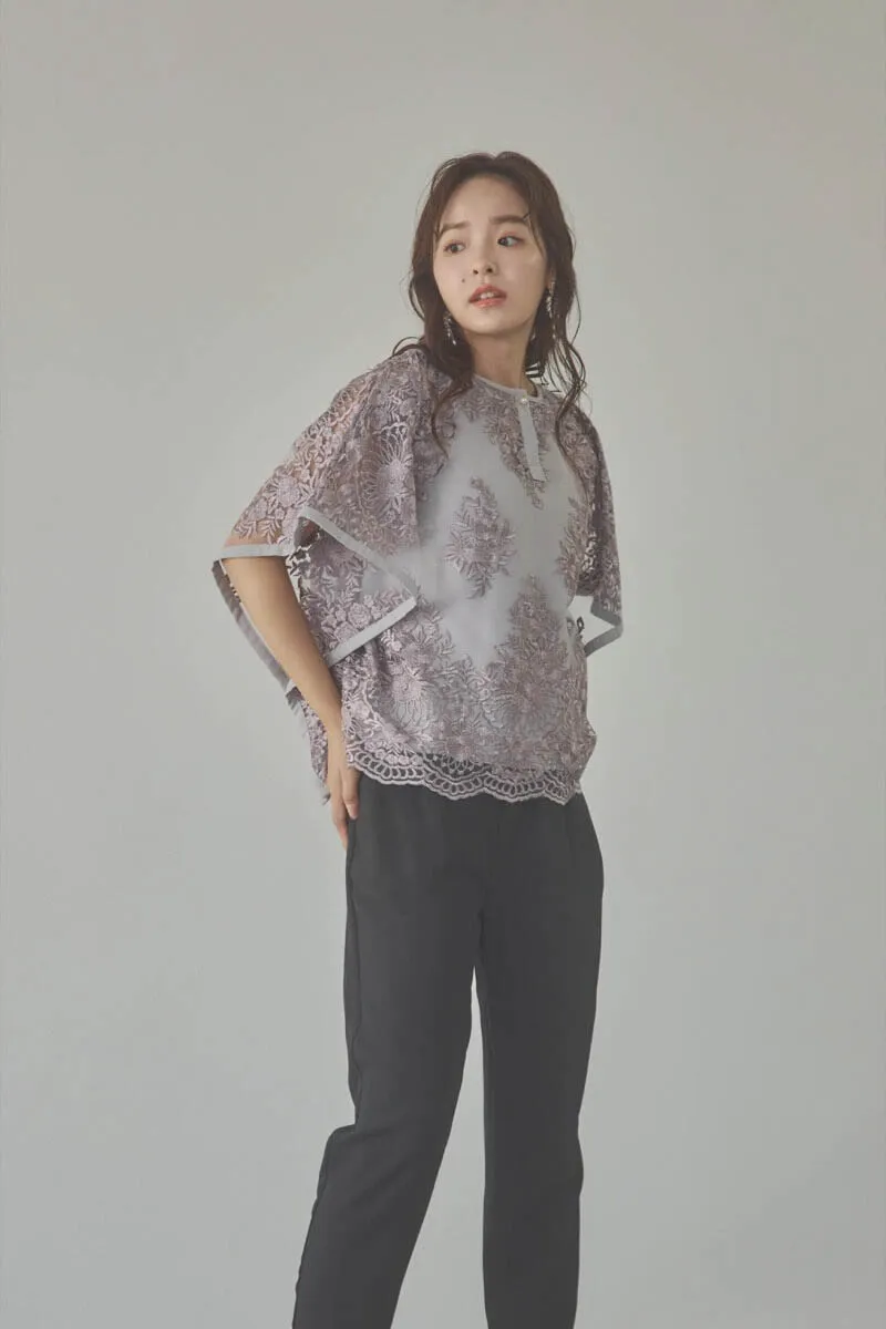 グレージュのバタフライスリーブパンツドレス