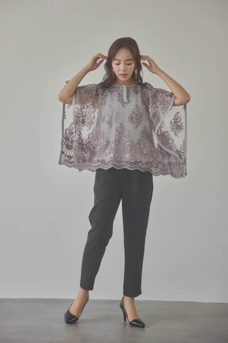 グレージュのバタフライスリーブパンツドレス