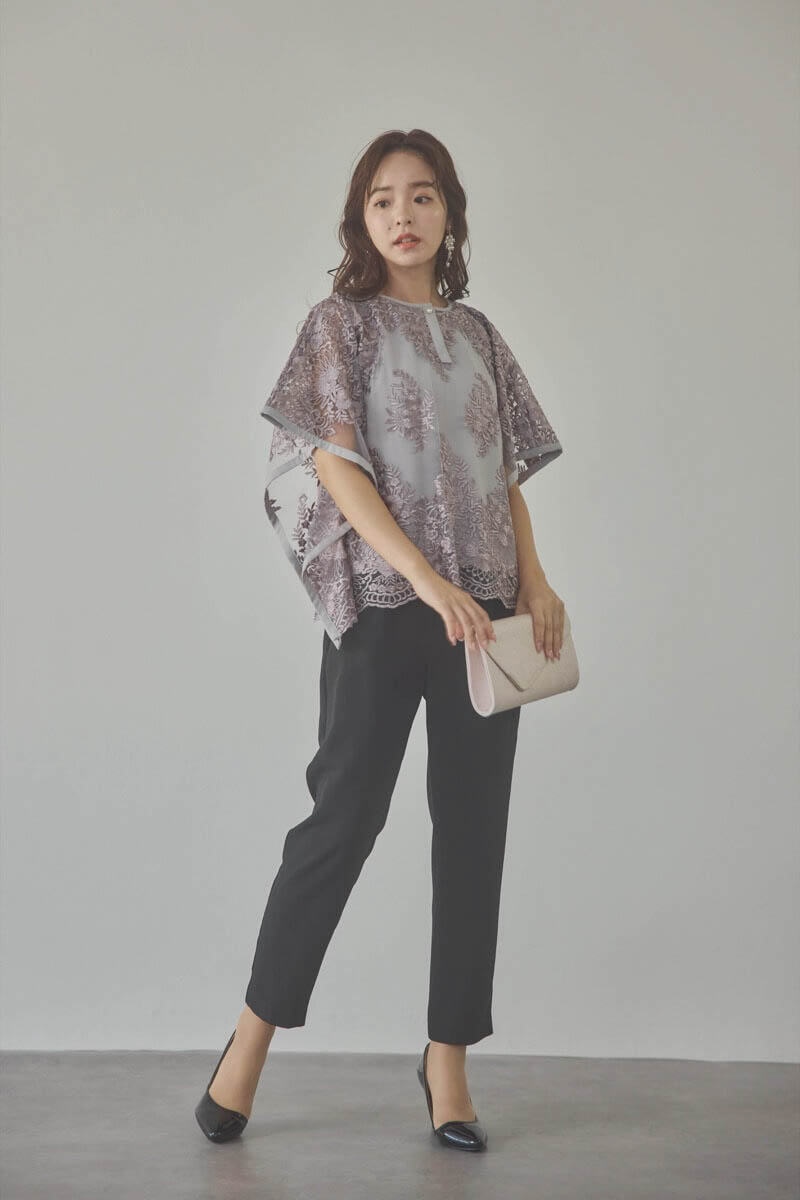 グレージュのバタフライスリーブパンツドレス