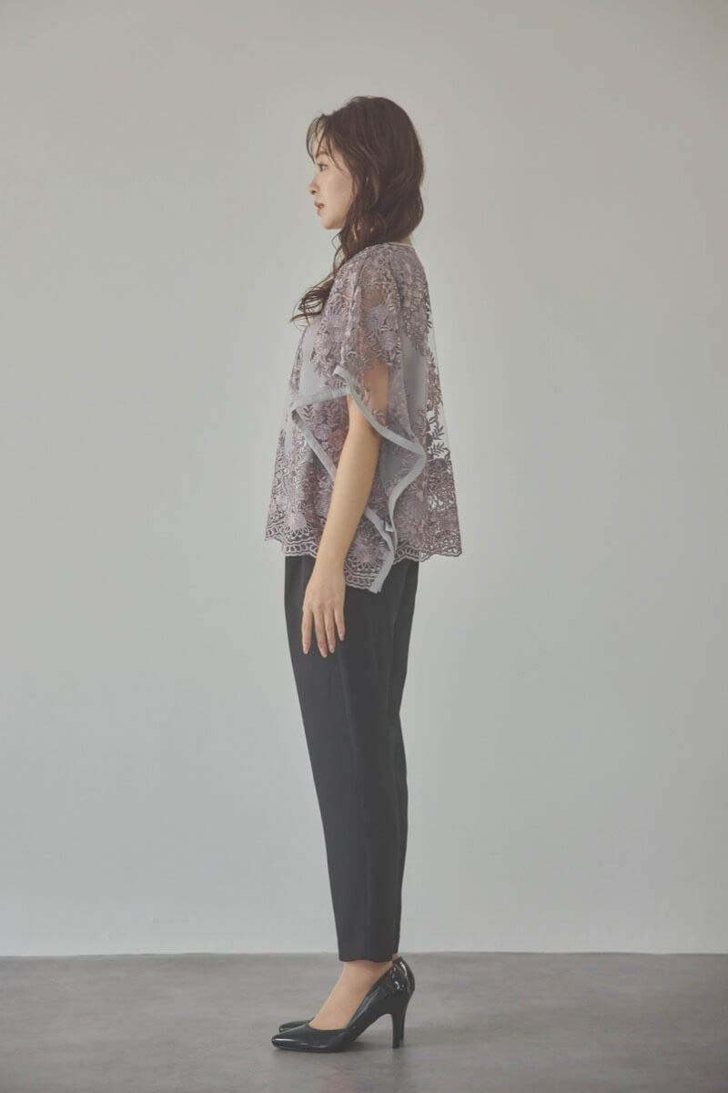 グレージュのバタフライスリーブパンツドレス