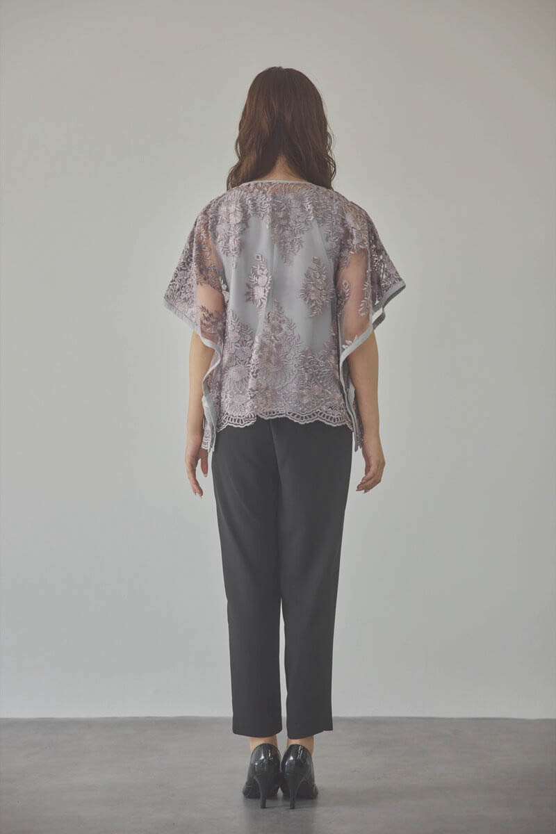 グレージュのバタフライスリーブパンツドレス