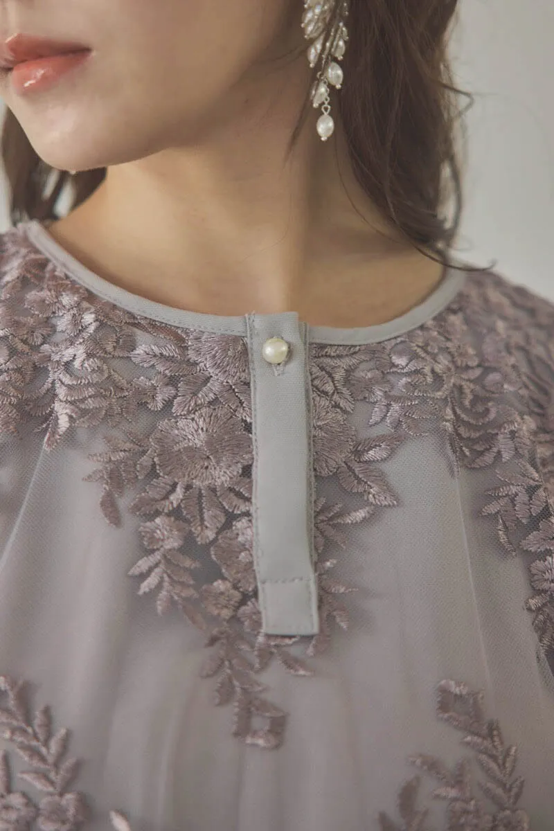 グレージュのバタフライスリーブパンツドレス