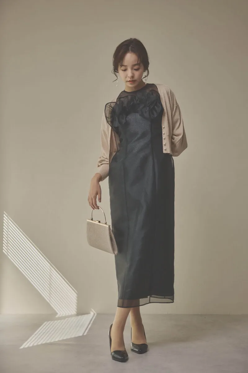 ブラックのオーガンジーフラワーモチーフドレス