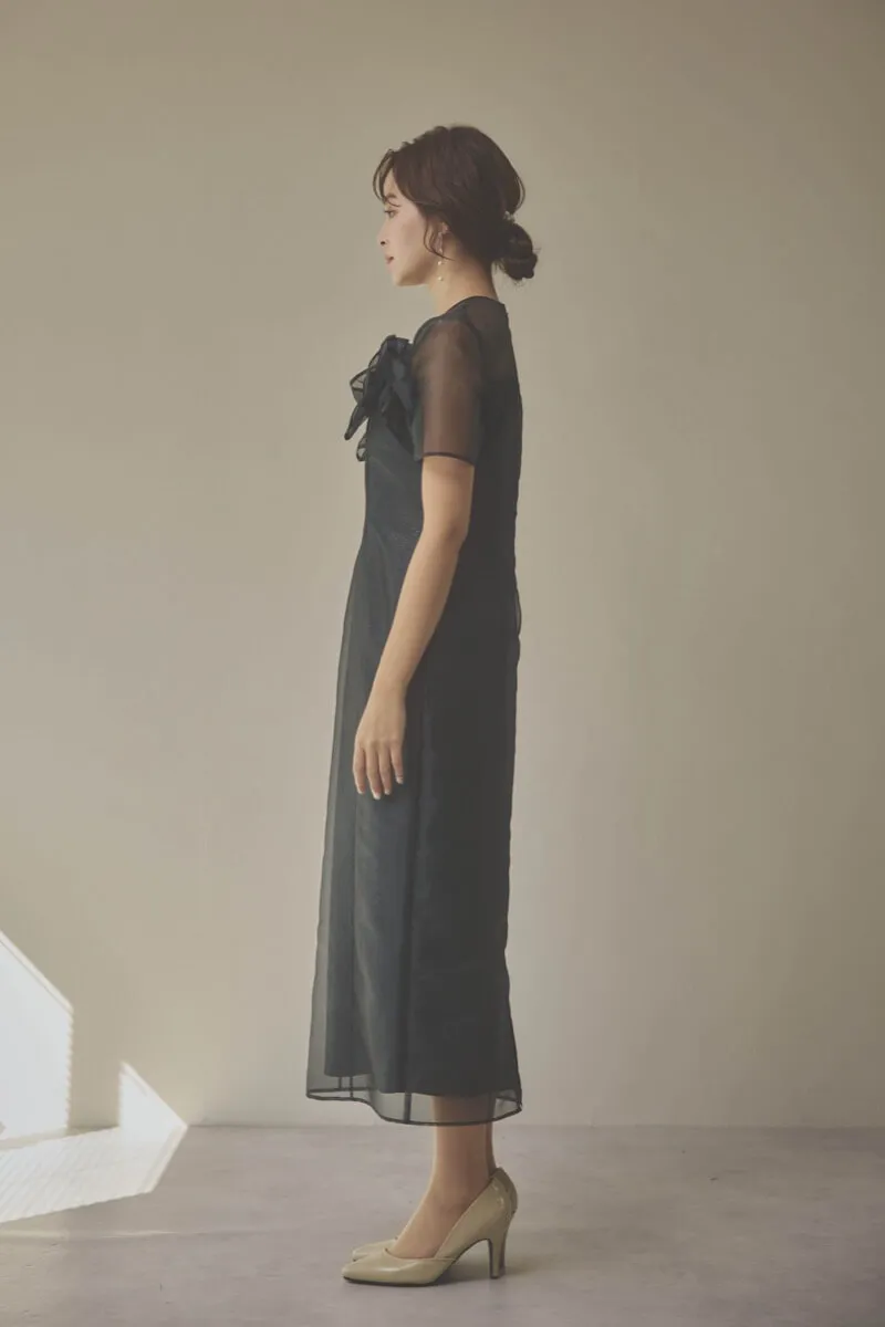 ブラックのオーガンジーフラワーモチーフドレス