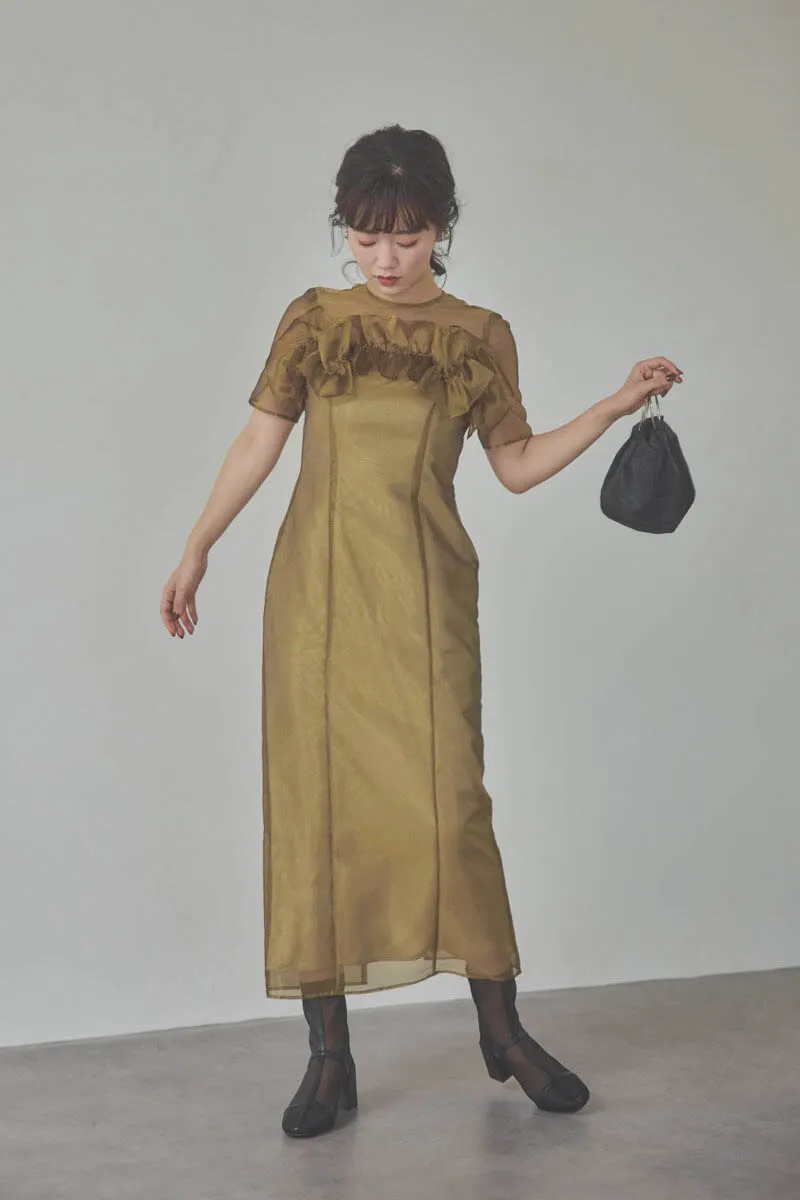 ゴールドのオーガンジーフラワーモチーフドレス