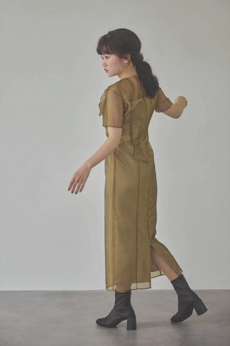 ゴールドのオーガンジーフラワーモチーフドレス