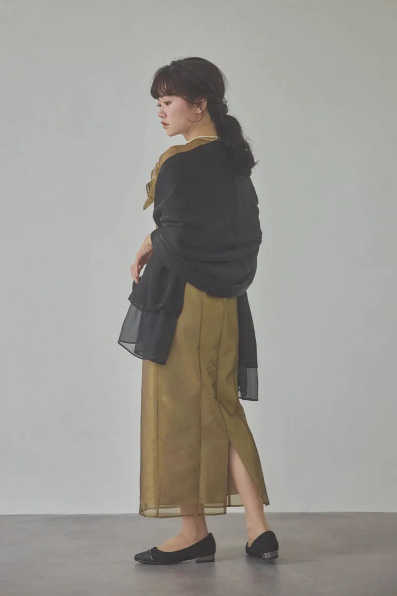 ゴールドのオーガンジーフラワーモチーフドレス