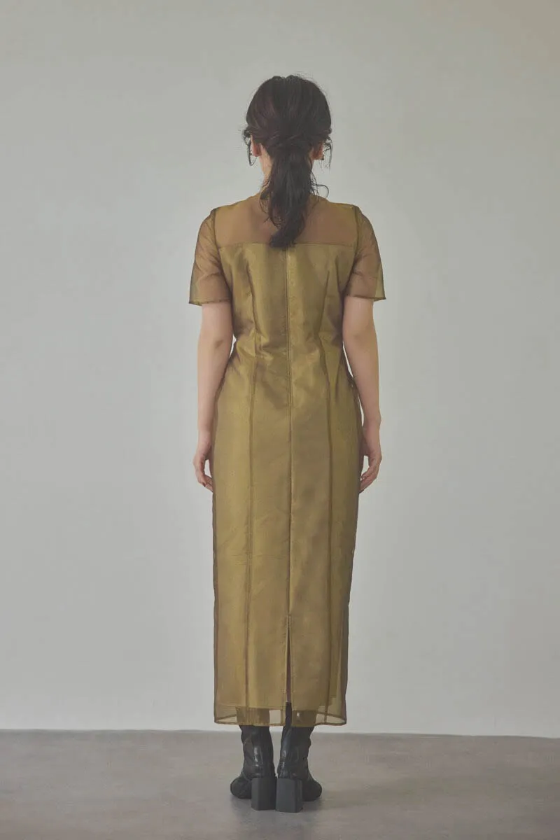 ゴールドのオーガンジーフラワーモチーフドレス