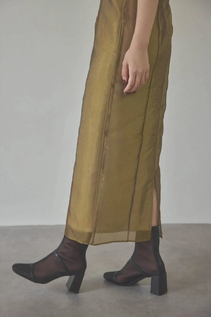 ゴールドのオーガンジーフラワーモチーフドレス