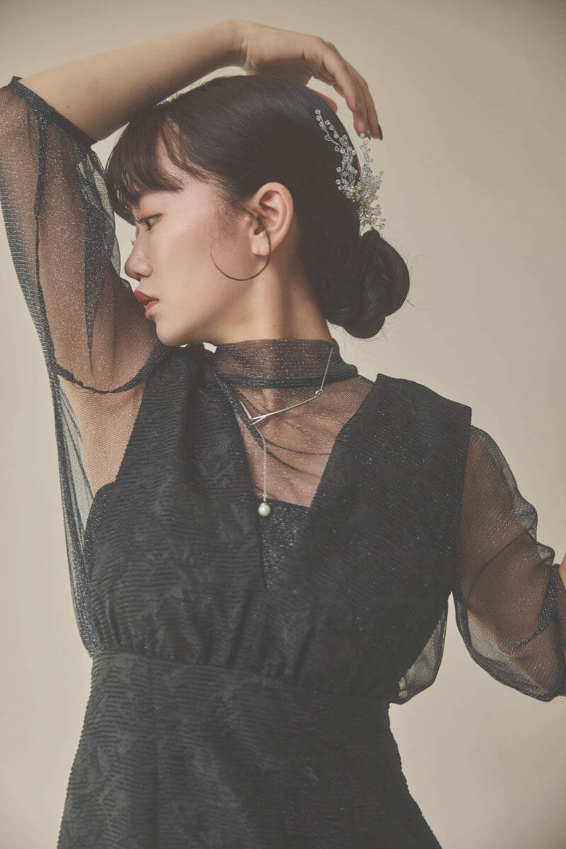 ブラックのチュールトップスラメジャガードドレス