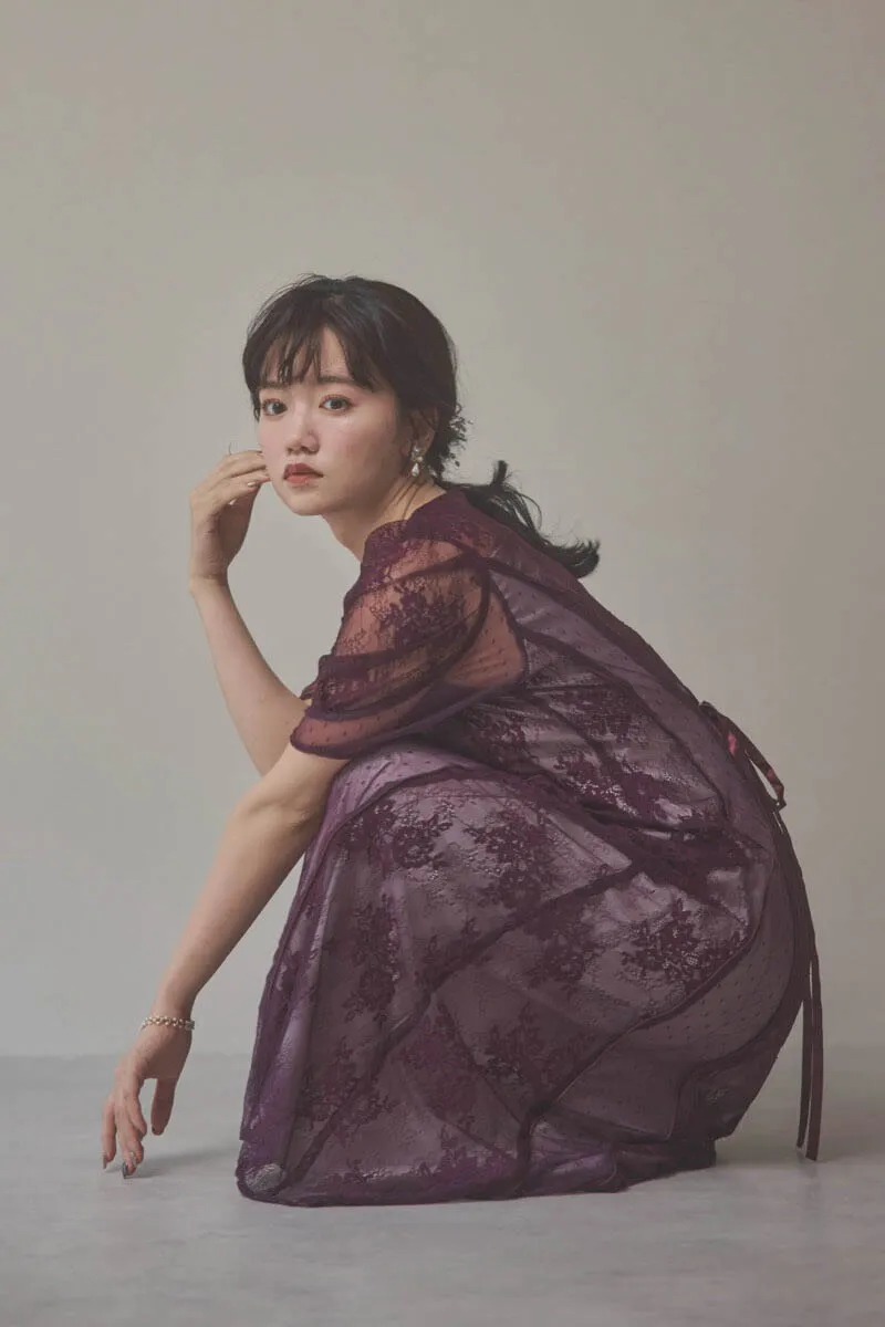 パープルの花柄×ドットレースドレス