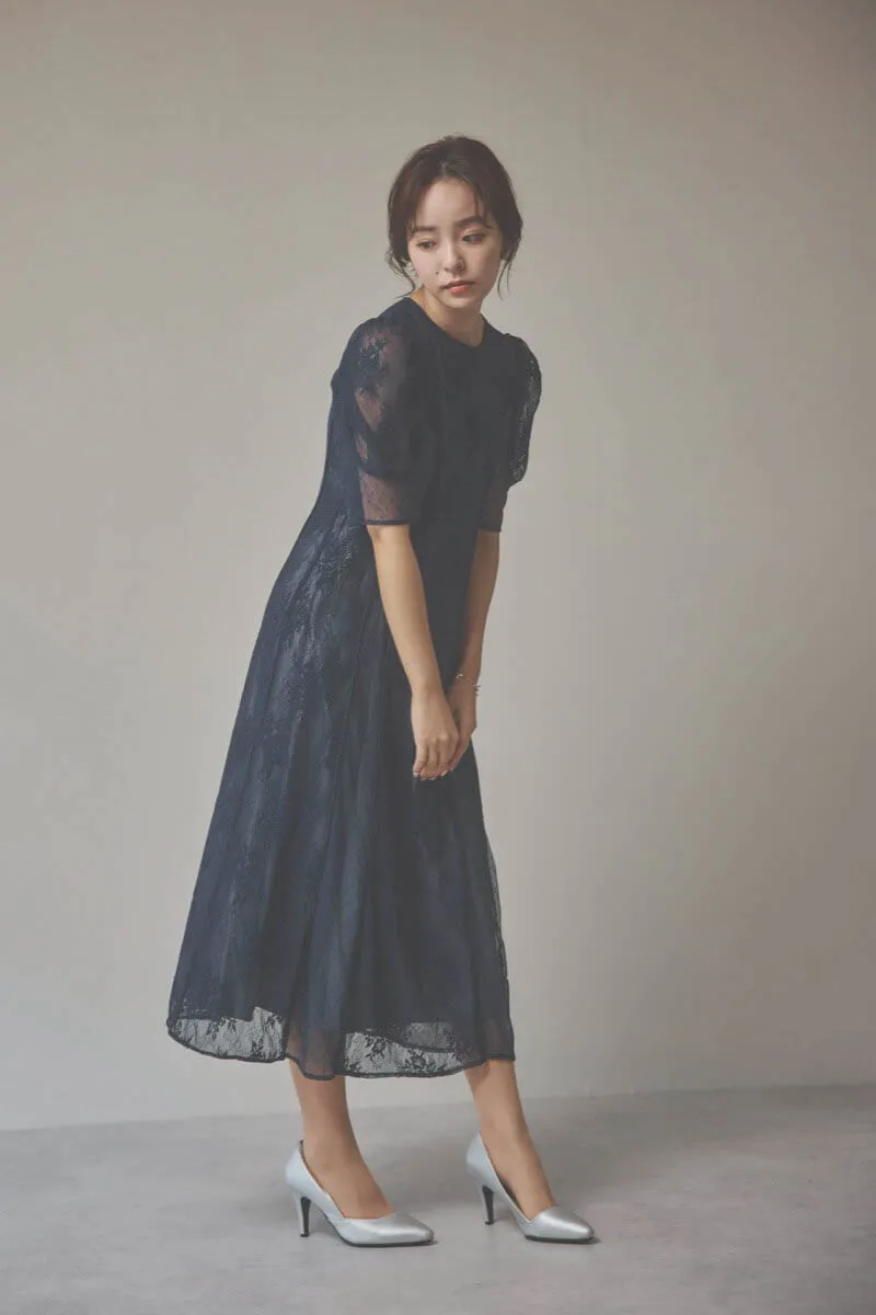 ネイビーの花柄×ドットレースドレス