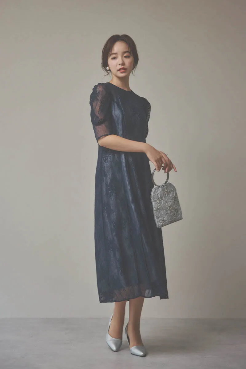 ネイビーの花柄×ドットレースドレス