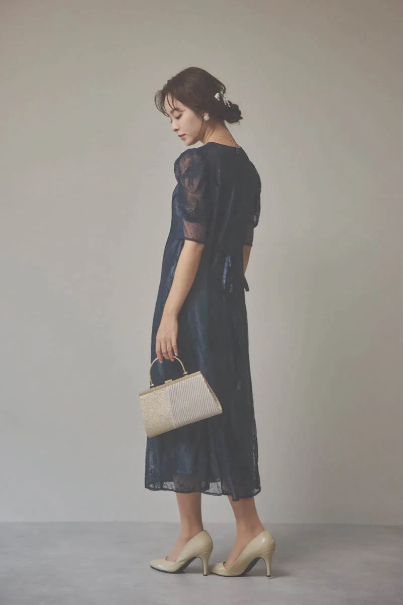 ネイビーの花柄×ドットレースドレス