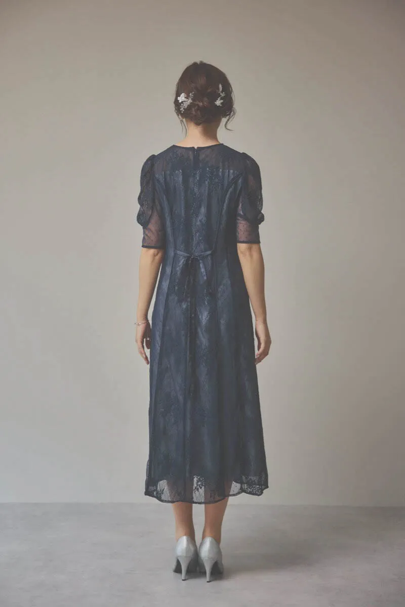 ネイビーの花柄×ドットレースドレス