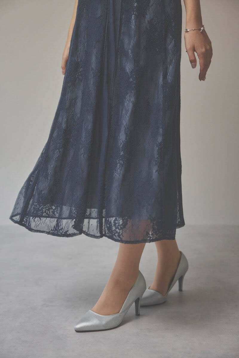 ネイビーの花柄×ドットレースドレス