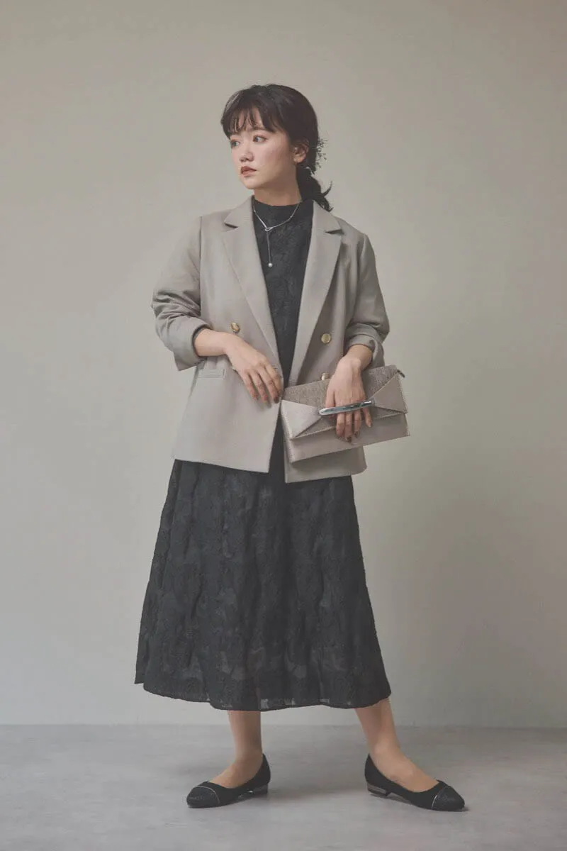 ブラックのボリュームスリーブフレアドレス