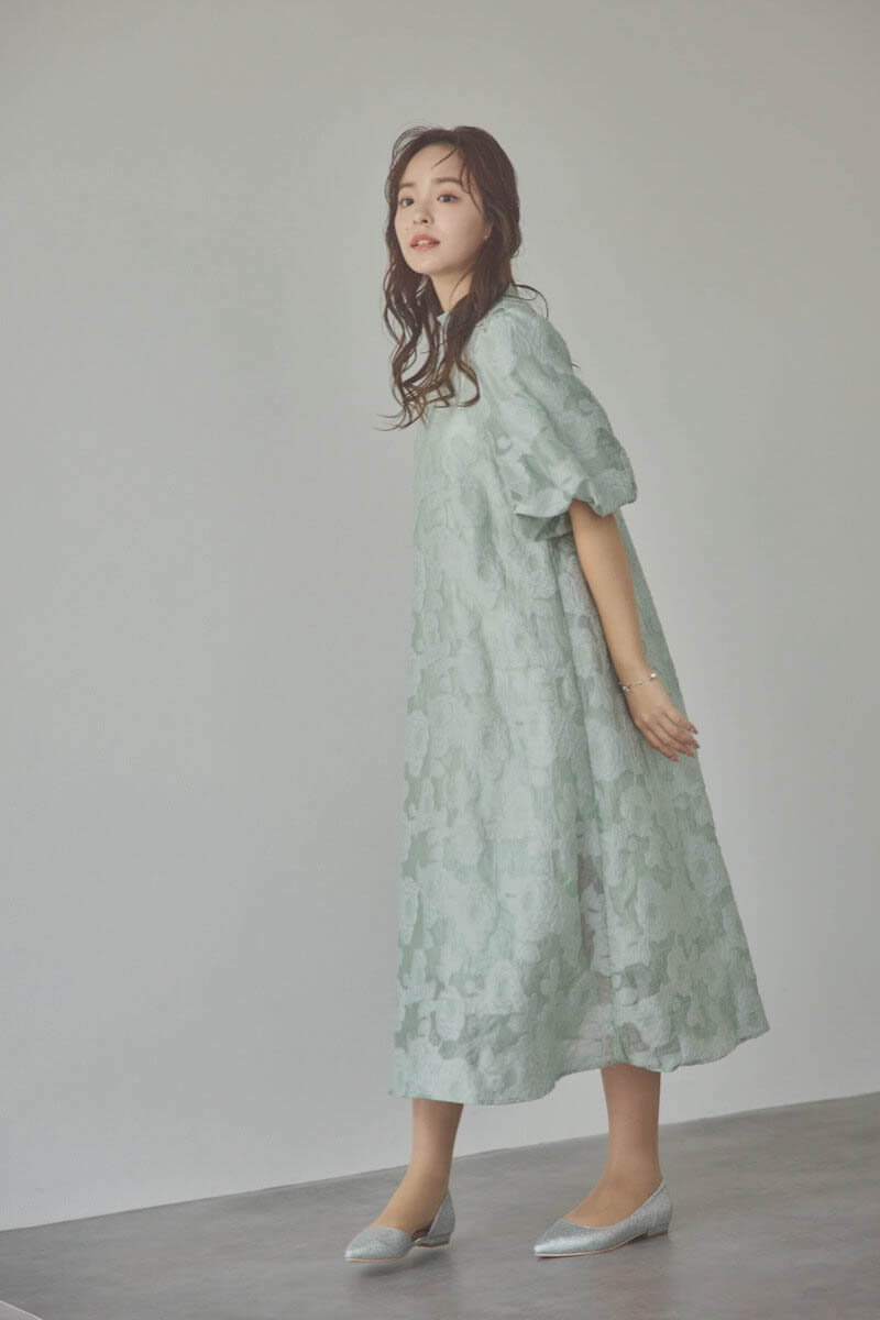 オリーブのボリュームスリーブフレアドレス