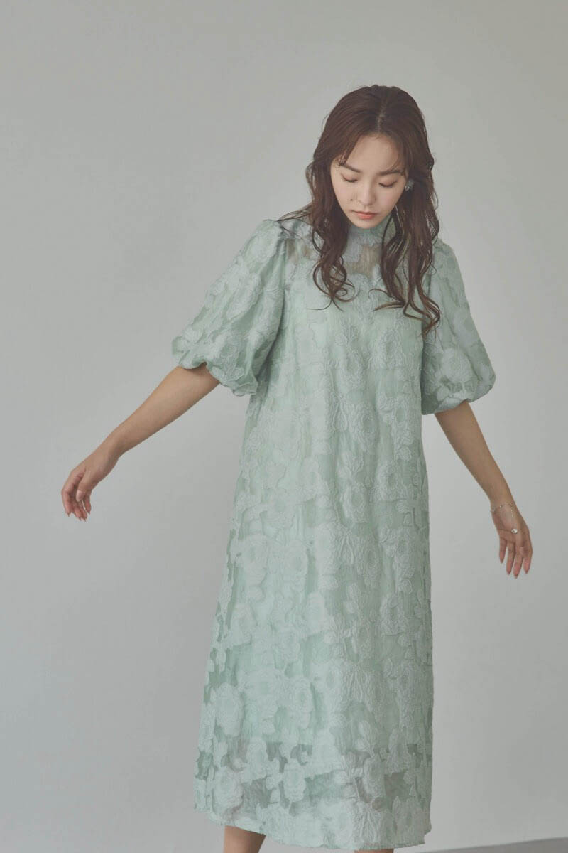 オリーブのボリュームスリーブフレアドレス