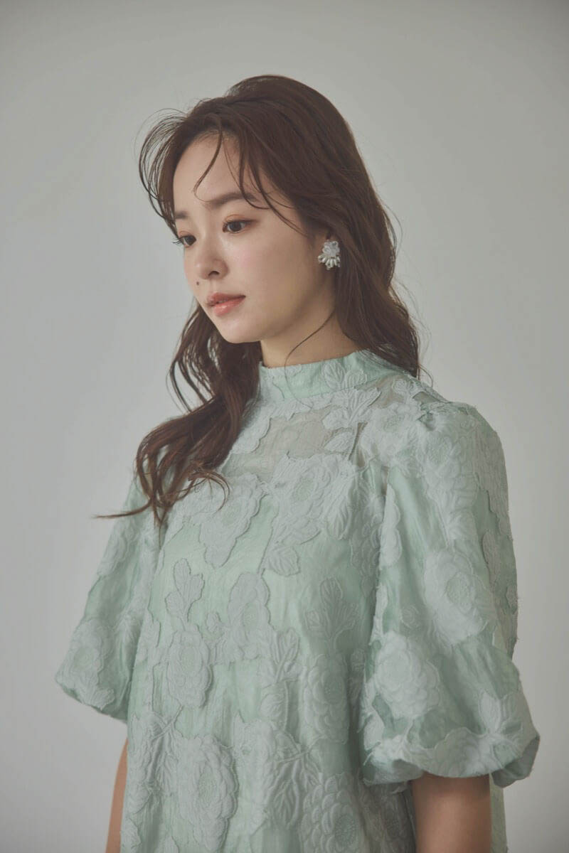 オリーブのボリュームスリーブフレアドレス