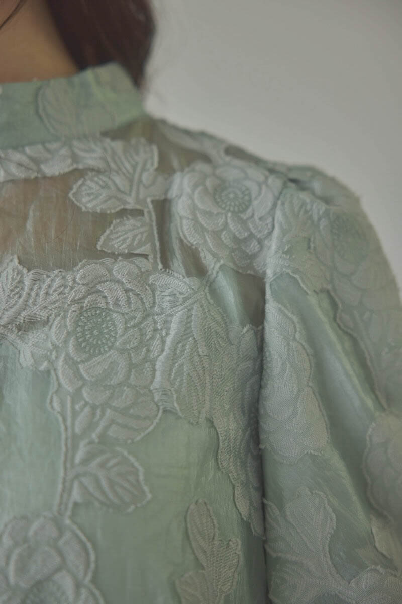 オリーブのボリュームスリーブフレアドレス