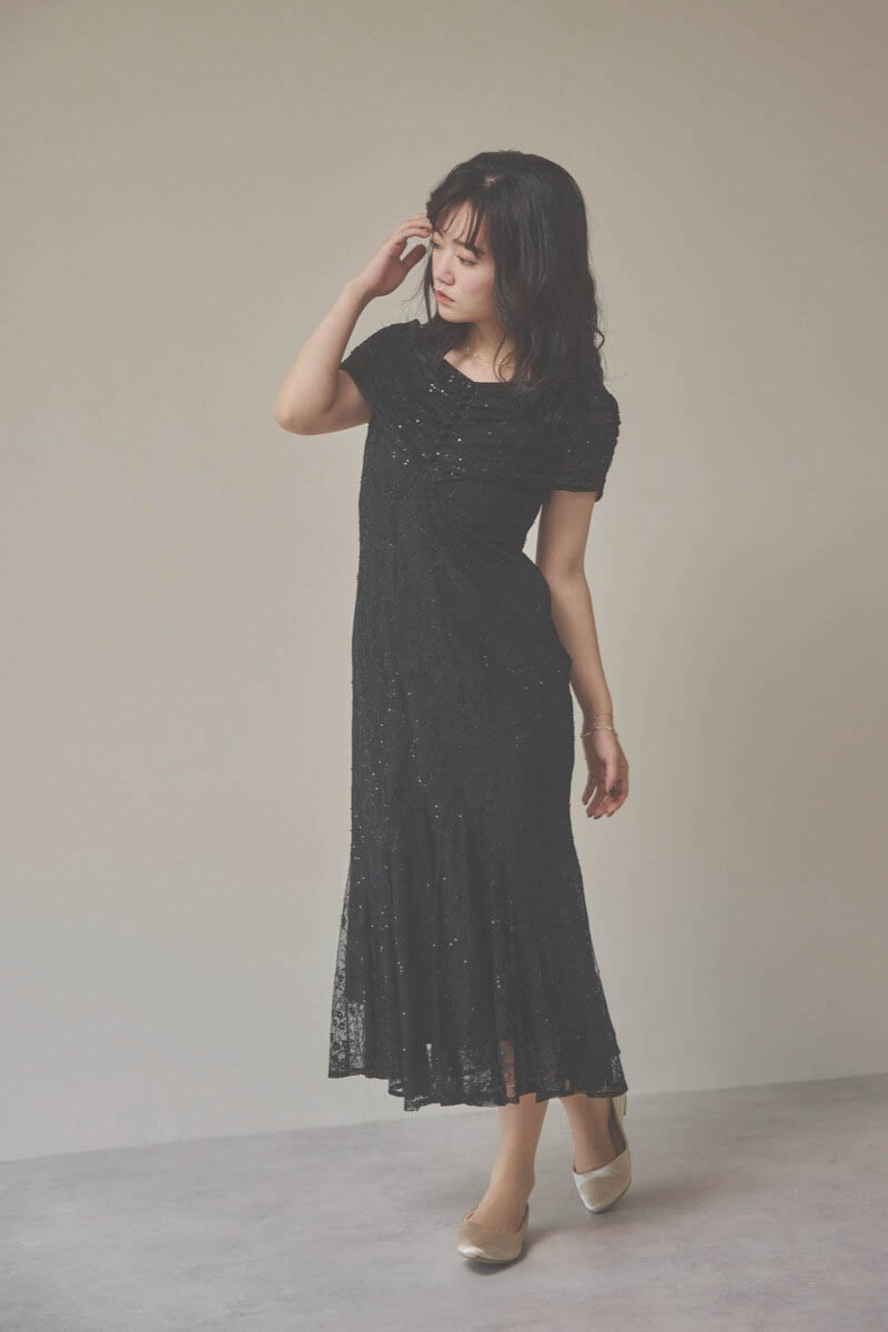 ブラックのオフショルマーメイドレースドレス