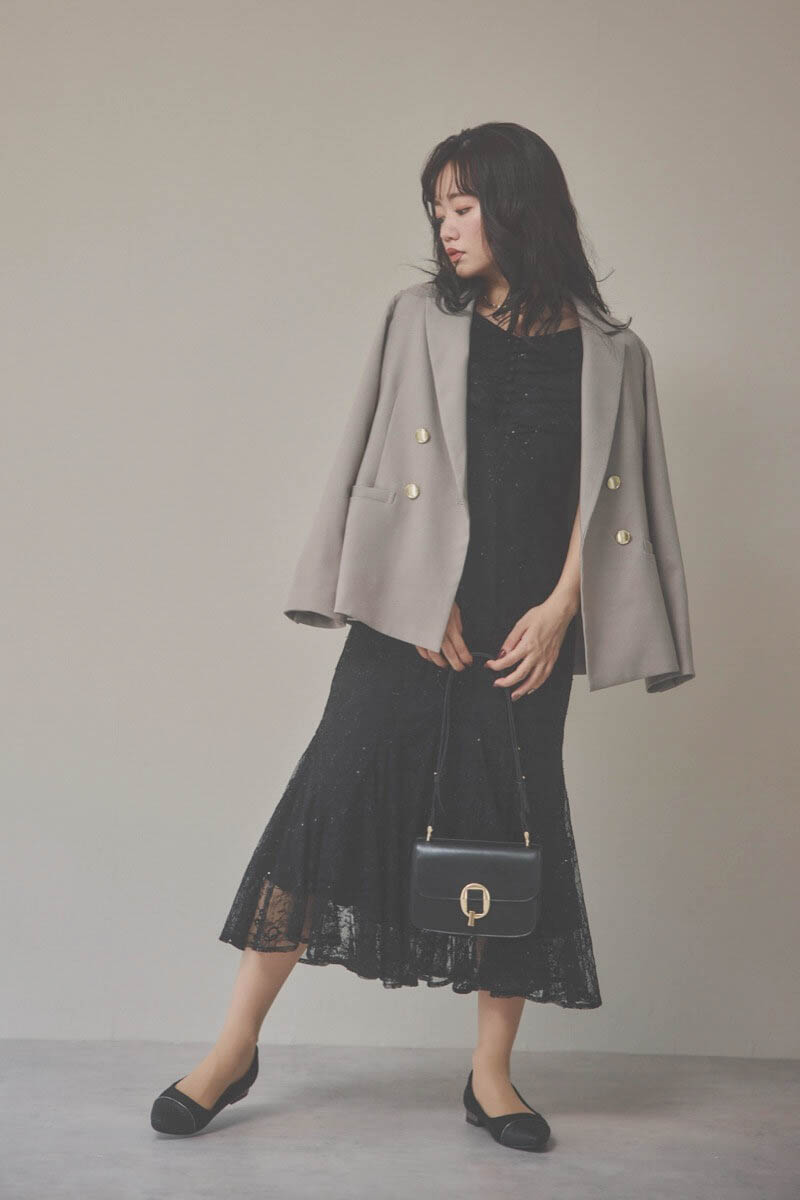 ブラックのオフショルマーメイドレースドレス