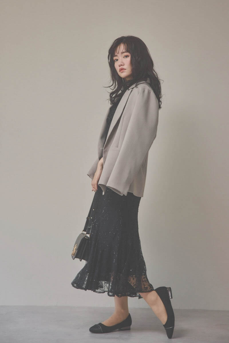 ブラックのオフショルマーメイドレースドレス