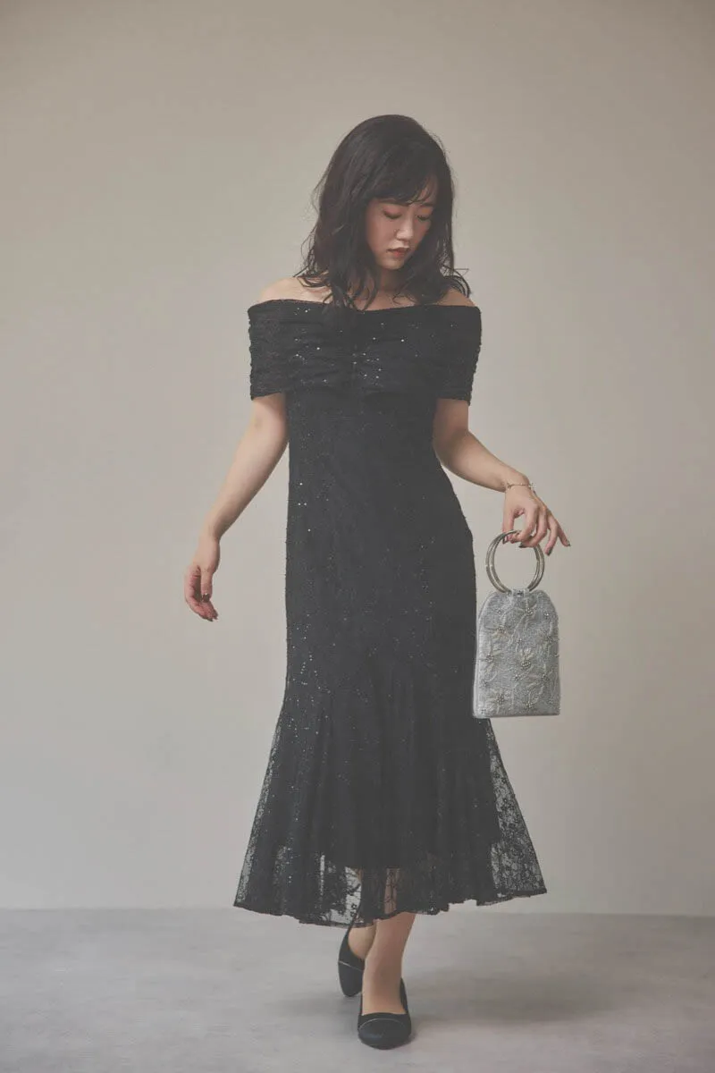 ブラックのオフショルマーメイドレースドレス