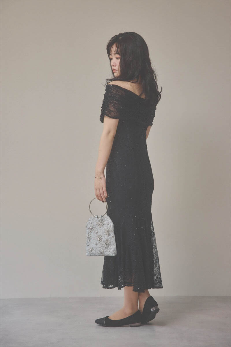 ブラックのオフショルマーメイドレースドレス