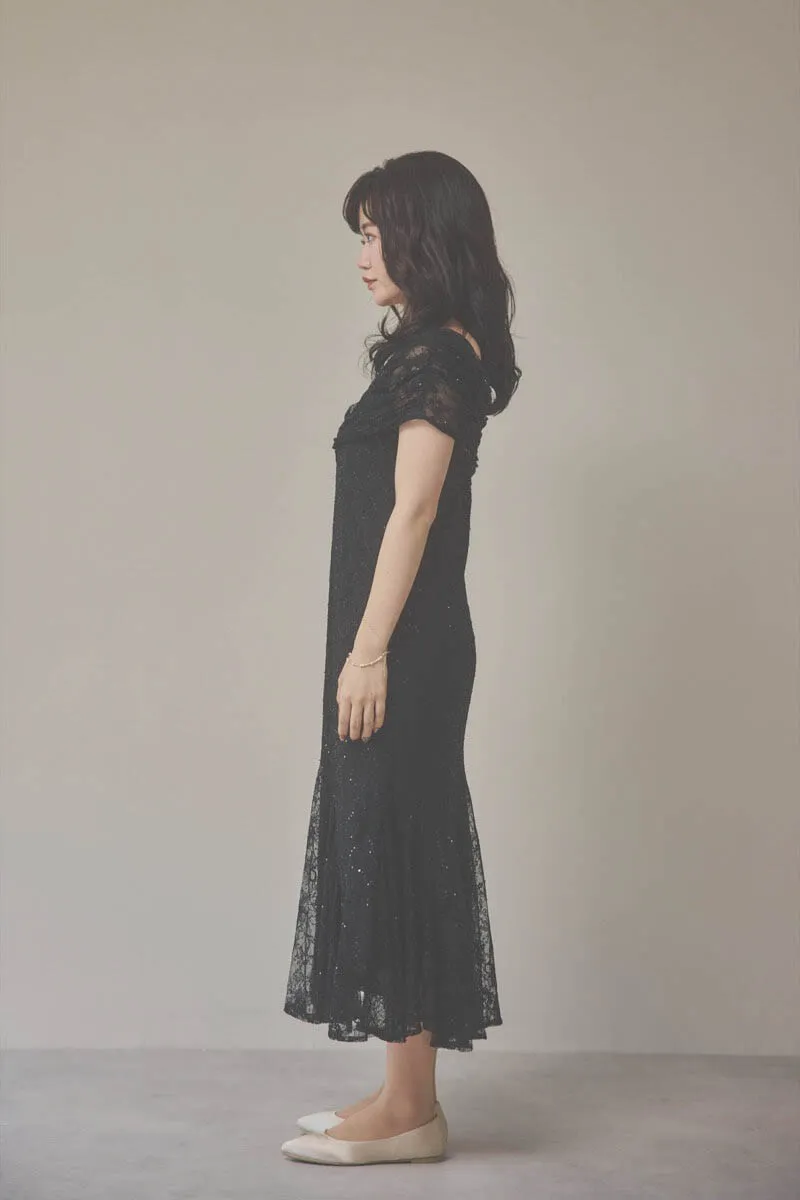ブラックのオフショルマーメイドレースドレス