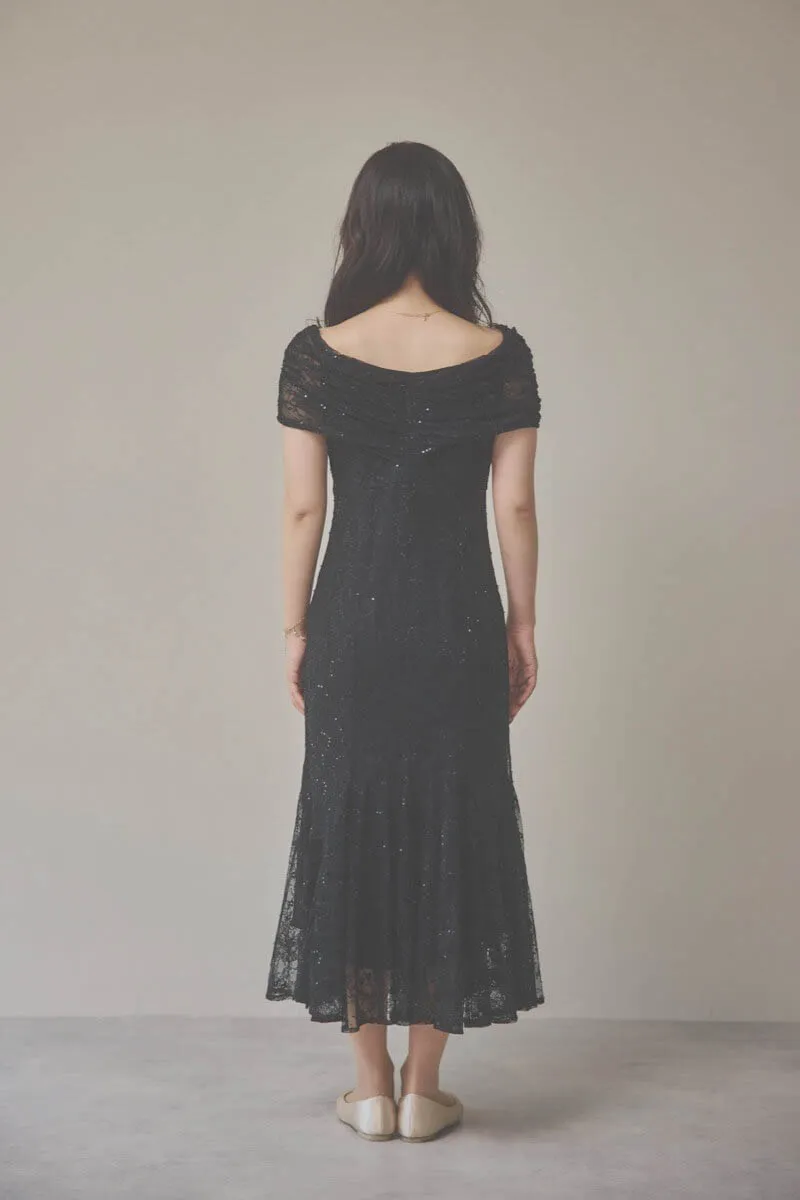 ブラックのオフショルマーメイドレースドレス