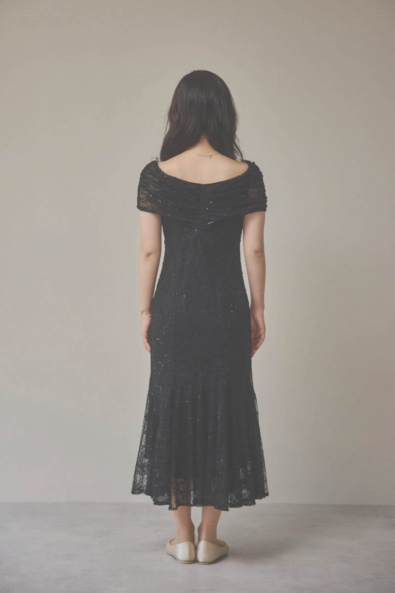 ブラックのオフショルマーメイドレースドレス