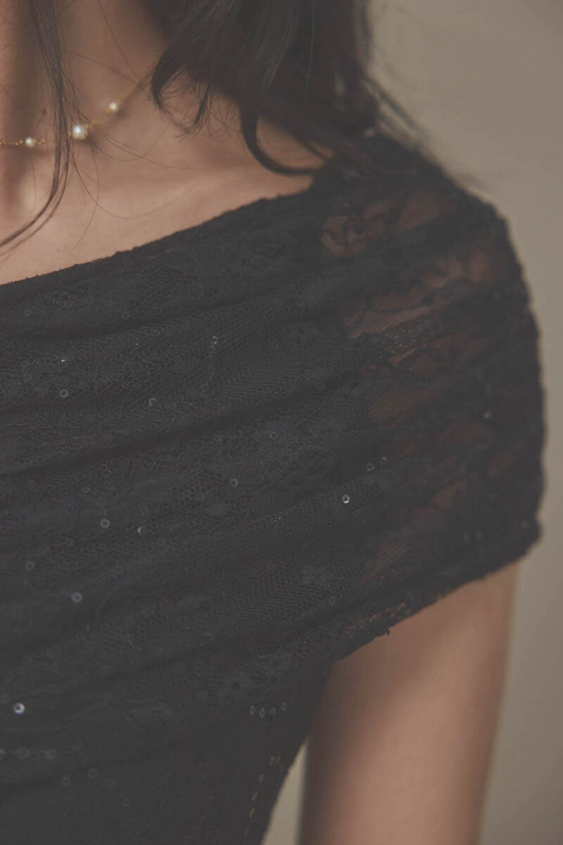 ブラックのオフショルマーメイドレースドレス