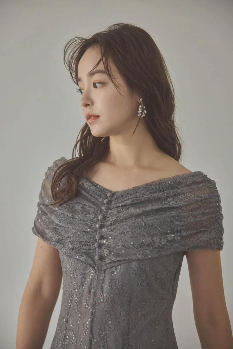 グレーのオフショルマーメイドレースドレス