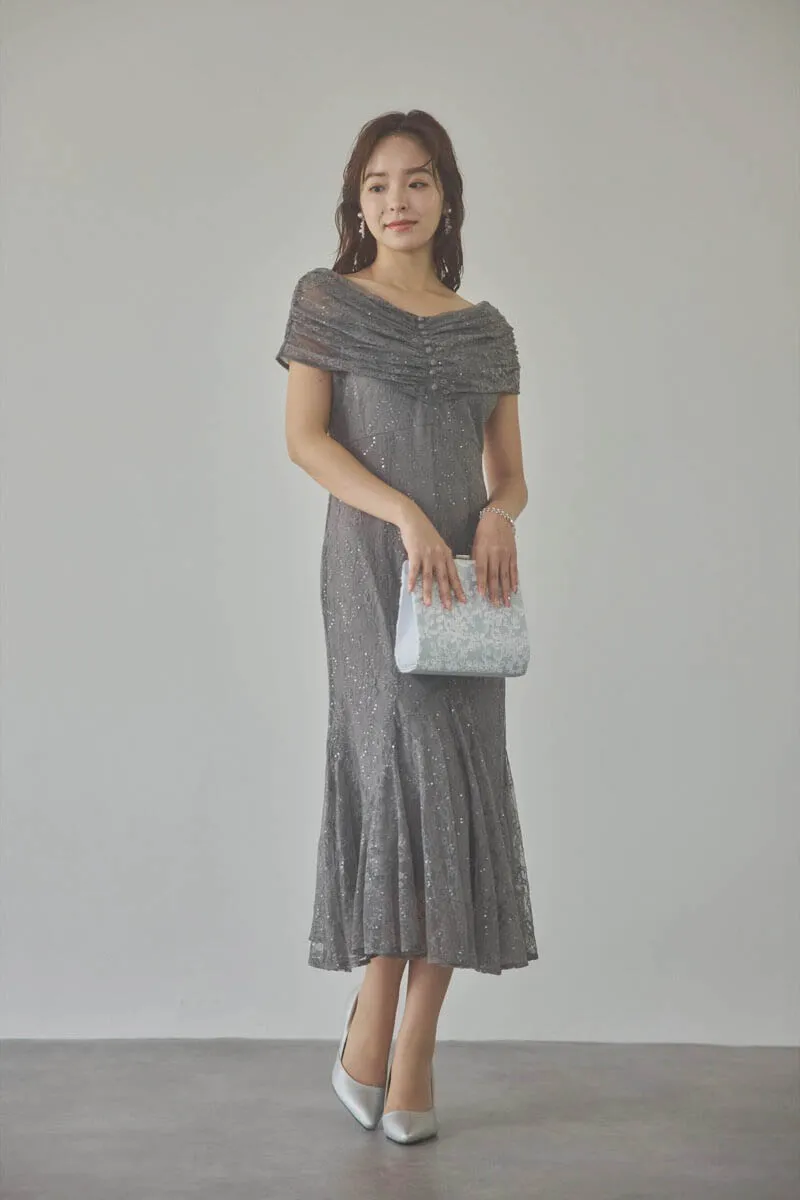 グレーのオフショルマーメイドレースドレス
