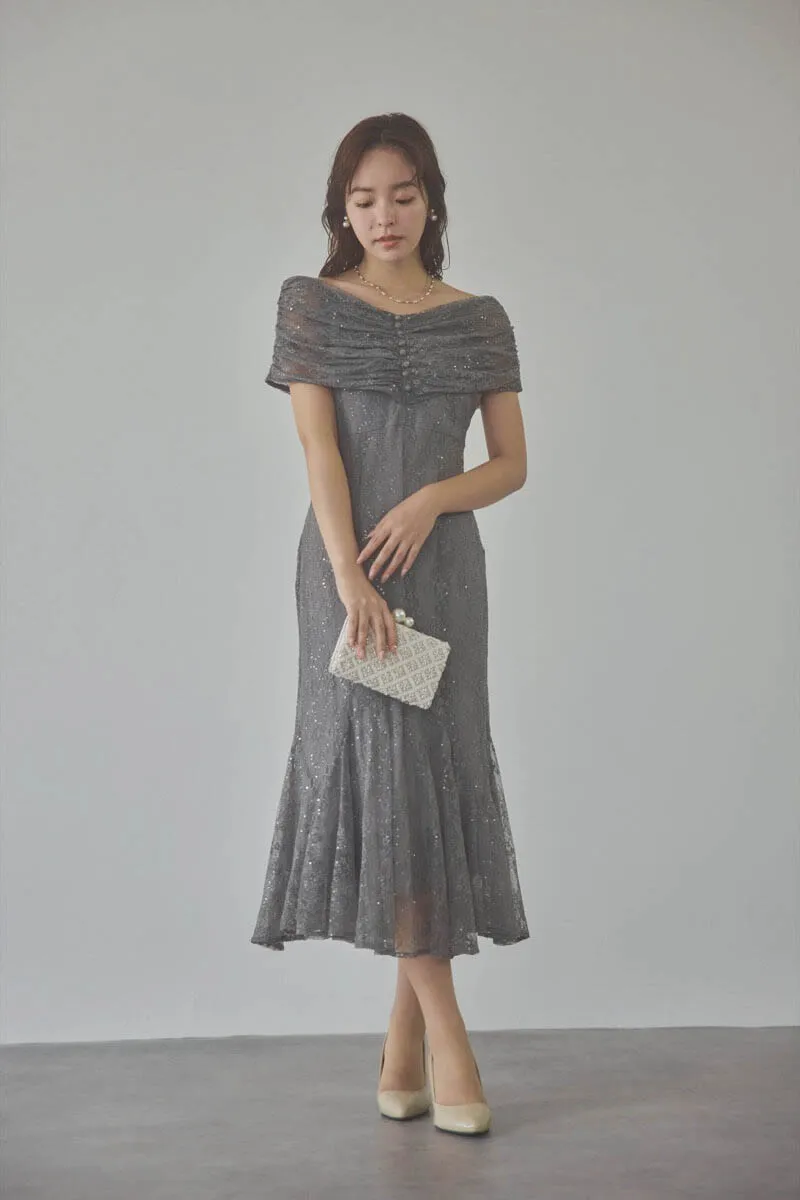 グレーのオフショルマーメイドレースドレス