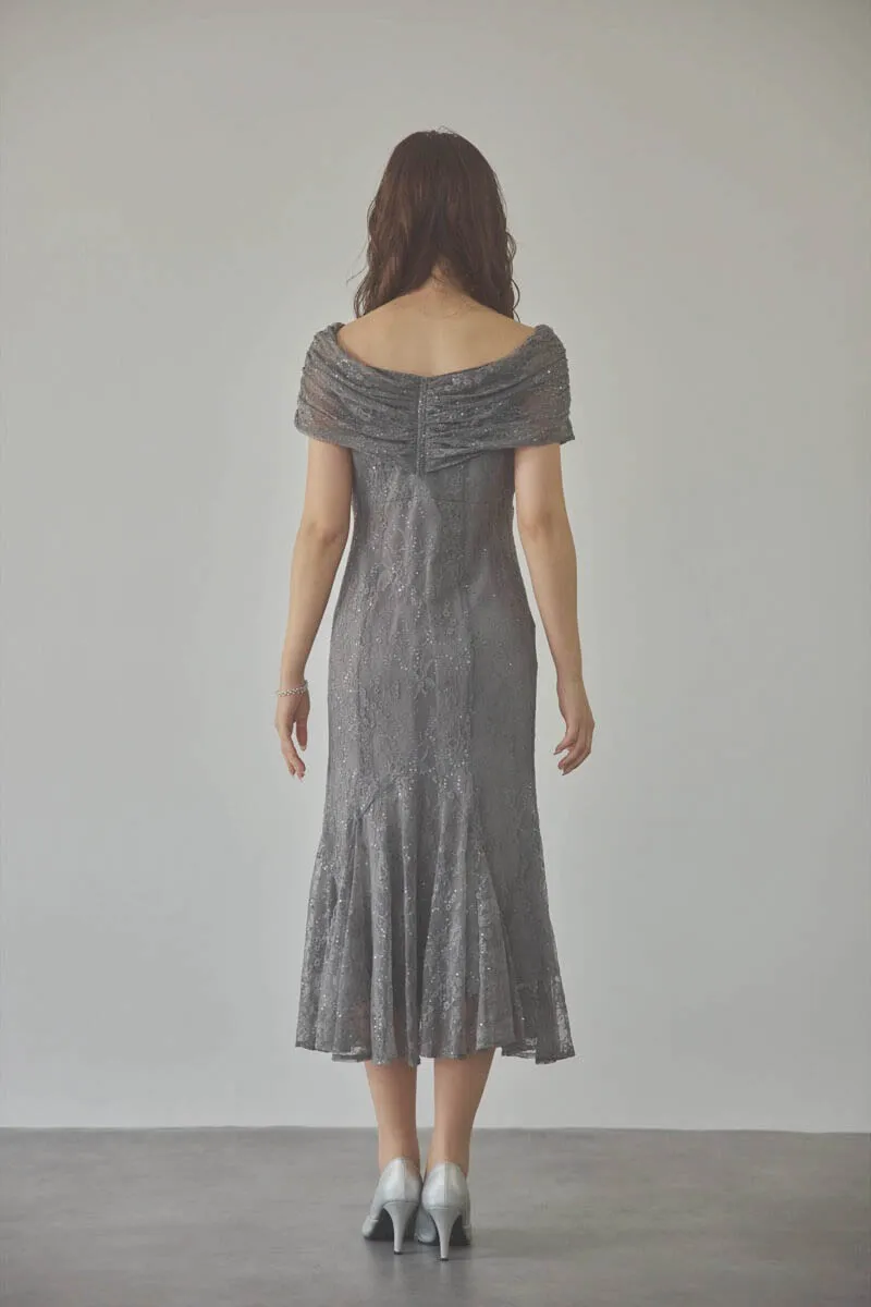 グレーのオフショルマーメイドレースドレス
