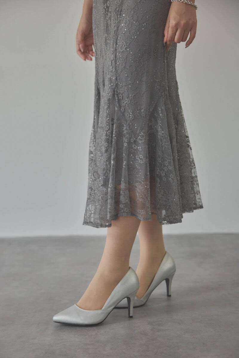 グレーのオフショルマーメイドレースドレス