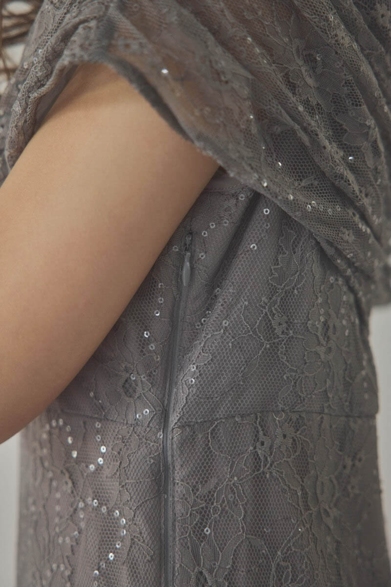 グレーのオフショルマーメイドレースドレス