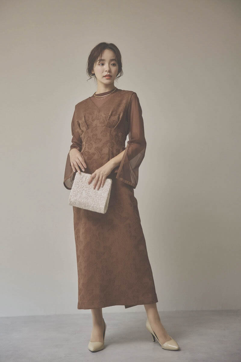ブラウンのジャガードIラインドレス