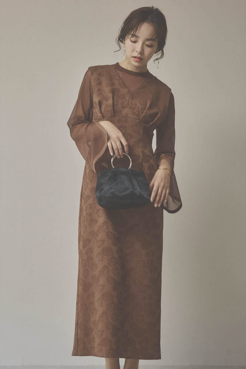 ブラウンのジャガードIラインドレス